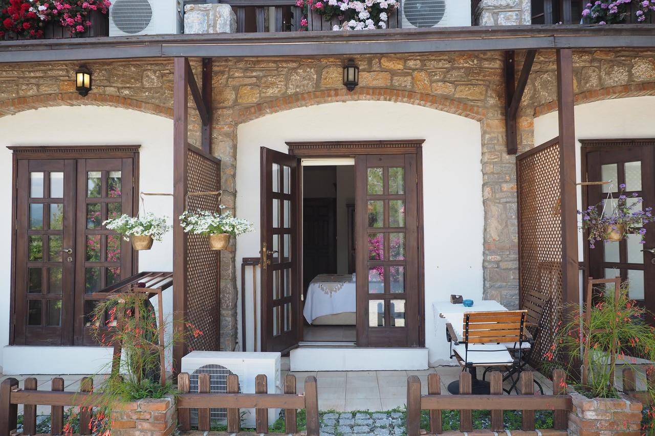 Loca Hotel Side Exterior foto